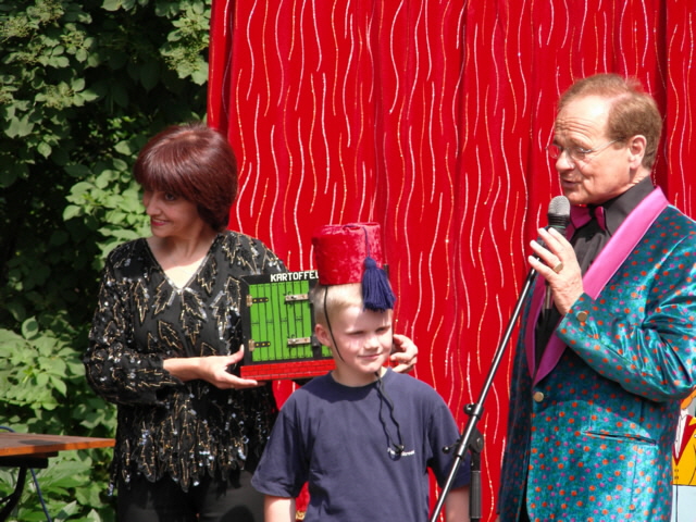  - - - - - - - - - - Kinder-Zauber-Theater war eine tolle Idee. Die jungen "Zauberer" hatten ihren Spass. - - - - - - - - - 